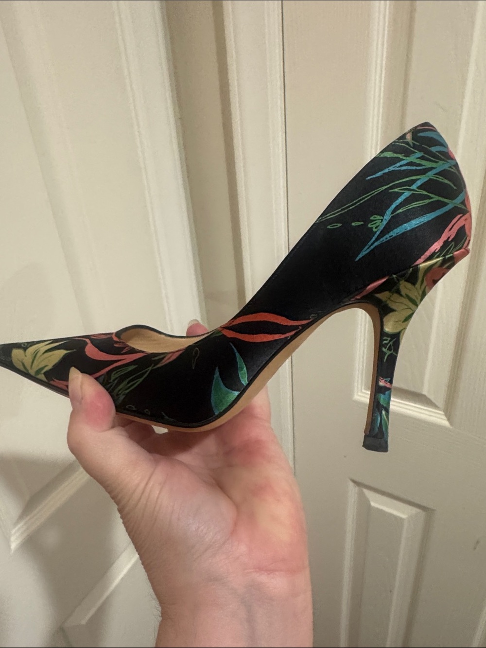 Jimmy Choo/Black Silk Floral Pointed-Toe Pumps/RARE! NEVER WORN! Size 6.5! NWOT! - Picture 4 of 16